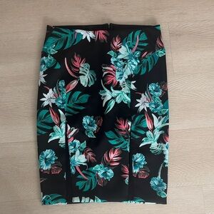 Guess Floral Black Skirt Size L